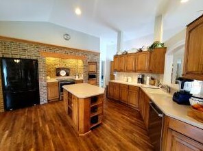 942 River Park Dr, Waukesha, WI 53189-7781