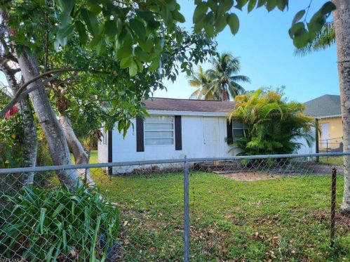2528 Storter Ave, Naples, FL 34112-6317