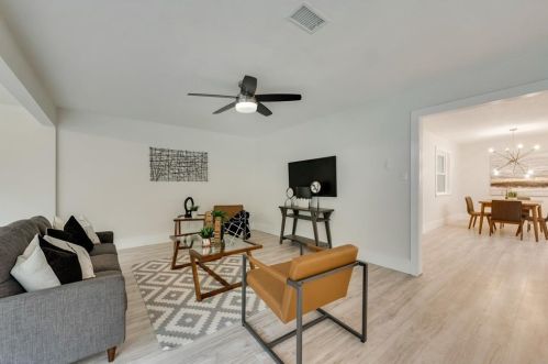 3309 Bilglade Rd, Fort Worth, TX 76133-1622