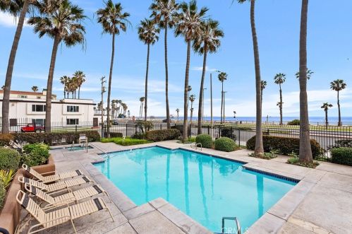 1200 Pacific Coast Hwy, Huntington Beach CA  92648-4849 exterior