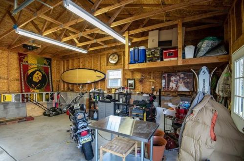 93 White Ave, Hermitage PA  16146-3053 exterior