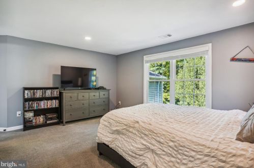 1502 Deer Point Way, Herndon VA  20194-1584 exterior