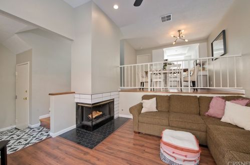 27609 Nugget Dr, Santa Clarita, CA 91387-5831