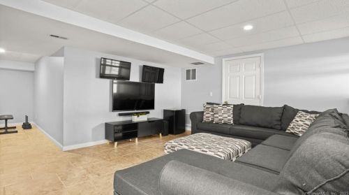 8 Cedar Crest Pl, Norwalk CT  06854-1402 exterior