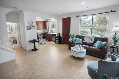 27925 Avalon Dr, Santa Clarita, CA 91351-2042
