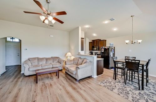 9765 Osprey Dr, Fort Worth, TX 76108-4338