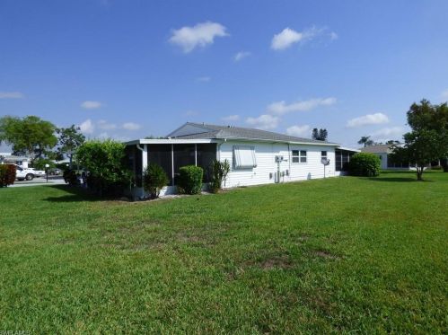 5 Meadow Rue Ct, Lehigh Acres FL  33936-7303 exterior