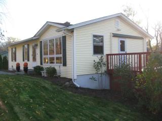 368 Quassapaug Rd, Woodbury, CT 06798-2307