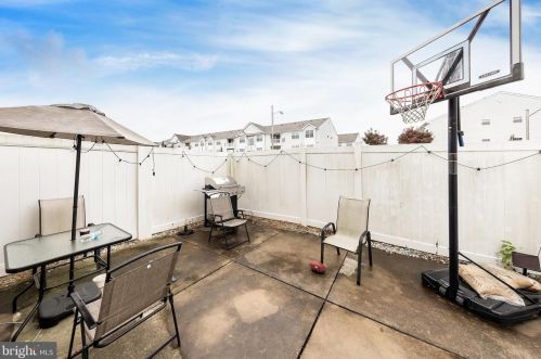 27 Highgrove Ct, West Deptford, NJ 08086-3814