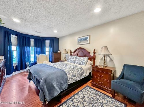 95 Tulip Ln, East Freehold NJ  07728-4088 exterior
