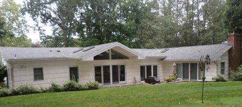 6 Beechwood Dr, North Haven, CT 06473-2002