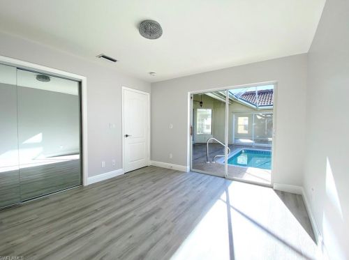 925 Marble Dr, Naples FL  34104-0818 exterior