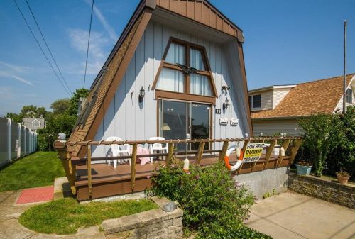 19 Greenbrier Rd, South Kingstown, RI 02882-5206