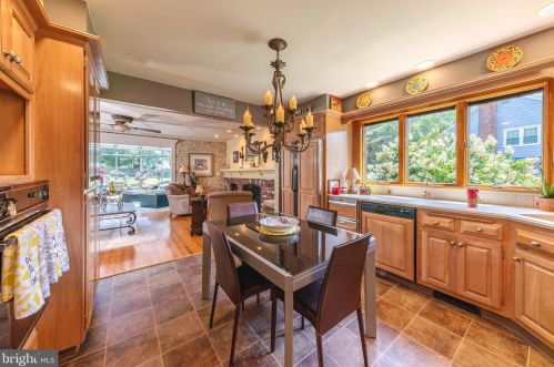 716 Carter Hill Dr, West Deptford NJ  08066-1903 exterior