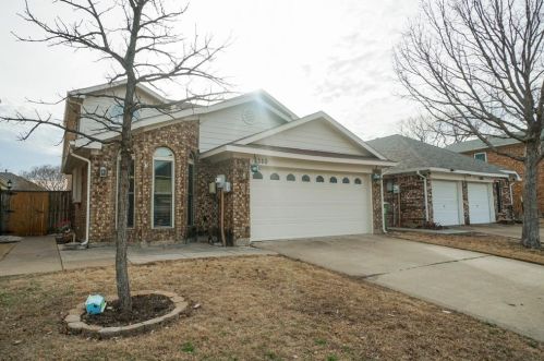 1380 Chinaberry Dr, Lewisville TX  75077-2134 exterior