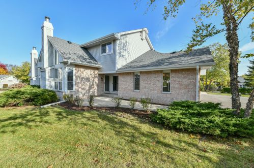 14311 Waterford Square Dr, Waukesha, WI 53151-9528
