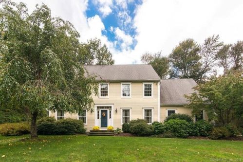 14 Old Woods Rd, Brookfield Center, CT 06804-3630