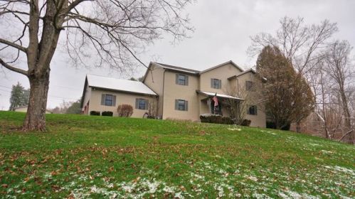 2979 National Rd, Zanesville, OH 43701-8257