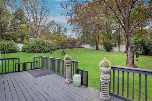 92 Bayberry Hill Rd, Ridgefield, CT 06877-6003