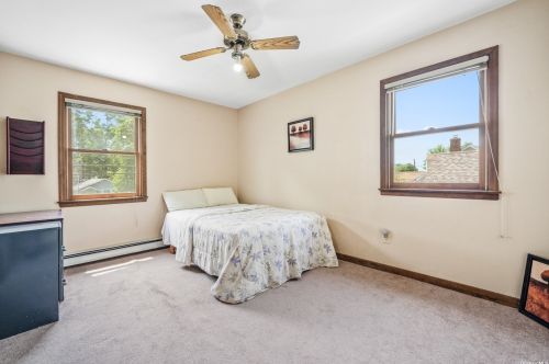 24 Gary St, North Lindenhurst NY  11757-3842 exterior