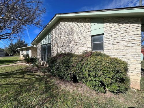 208 Sunshine Dr, Georgetown TX  78628-7635 exterior