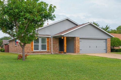 7001 Rose Lea Ct, Fort Worth, TX 76137-2322