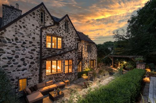 6578 Washington Cir, Milwaukee WI 53213-2460 exterior