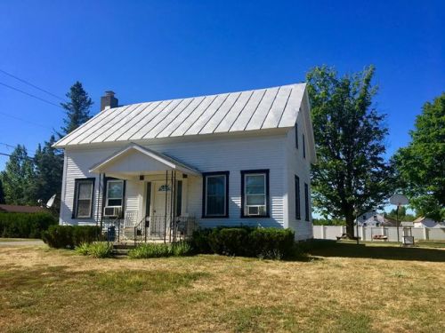 152 Maple St, Mooers, NY 12958-4205