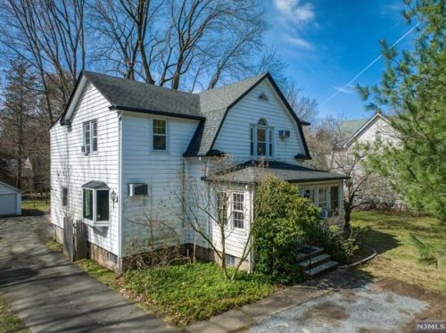 528 Closter Dock Rd, Closter, NJ 07624-3130