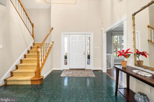 10101 Waterside Dr, Springfield VA  22015-3931 exterior