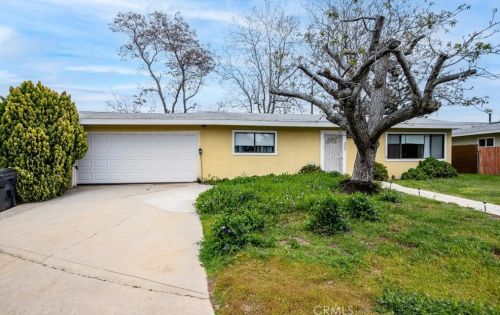 233 Merry Ln, Beaumont, CA 92223-1818