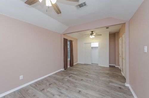 913 Jeffrey Dr, Denton TX  76208-6425 exterior
