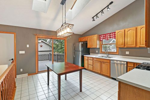 9207 8 Ave, Kenosha WI 53158-5242 exterior