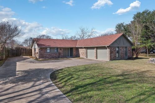 2116 Lea Meadow Cir, Denton, TX 76208-5206