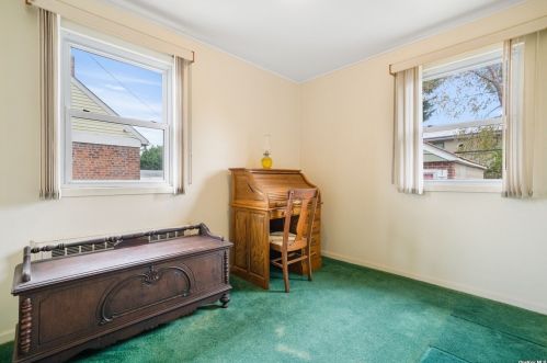 13 Berkshire Rd, Bethpage NY  11714-1025 exterior