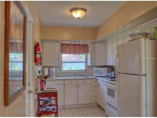 3102 Bougainvillea St, Sarasota FL  34239-5603 exterior