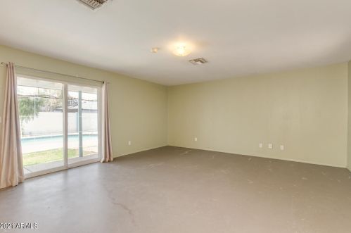 4333 17 Ave, Phoenix AZ 85085-6300 exterior