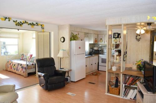 4723 Sandpiper Dr, Saint James City FL  33956-2810 exterior