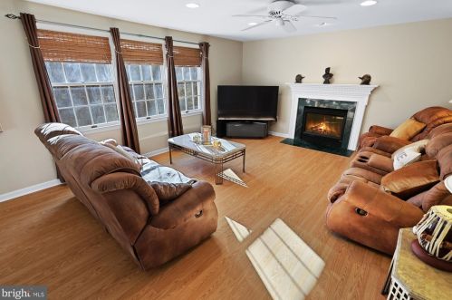 56 Sherwood Cir, West Enola PA  17025-1840 exterior