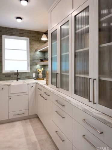 209 Crystal Ave, Newport Beach CA  92662-1313 exterior