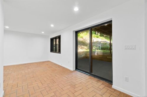 74 Greenwood Ln, White Plains NY  10607-1020 exterior