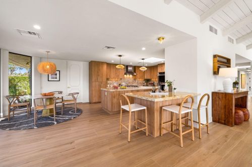 7 Mayfair Dr, Rancho Mirage CA  92270-2586 exterior