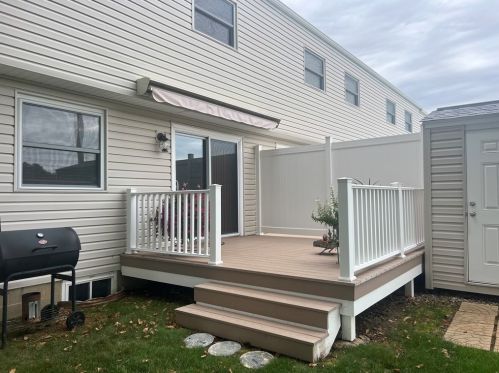 809 Kocher Dr, Grove City, PA 16127-8101
