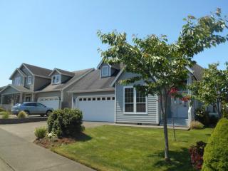1409 Grays Pointe Ln, Ocosta, WA 98520-1033