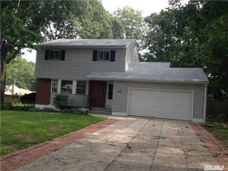 10 Talbot Ln, Smithtown, NY 11787-2418