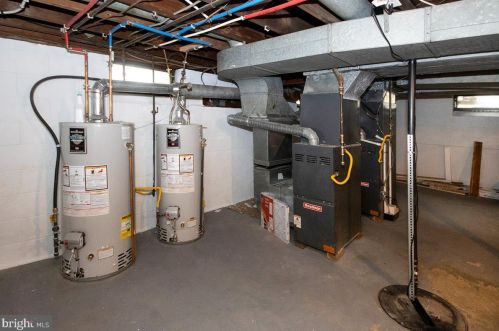 221 Kings Hwy, Camden NJ  08106-1616 exterior