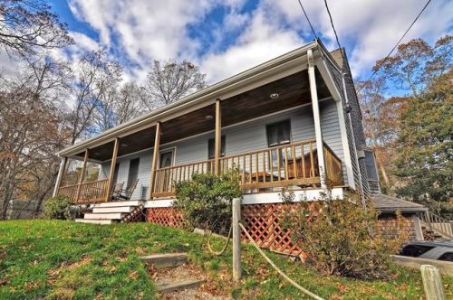 8 Cranberry Ave, Mashpee MA  02649-4375 exterior