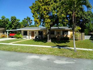 8535 177th St, Hialeah, FL 33015-3529