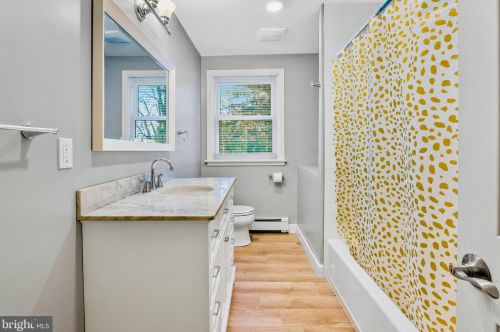 84 Franklin Corner Rd, Lawrence Township NJ  08648-2102 exterior