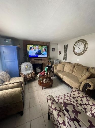 22 Henry St, New Britain, CT 06051-3215
